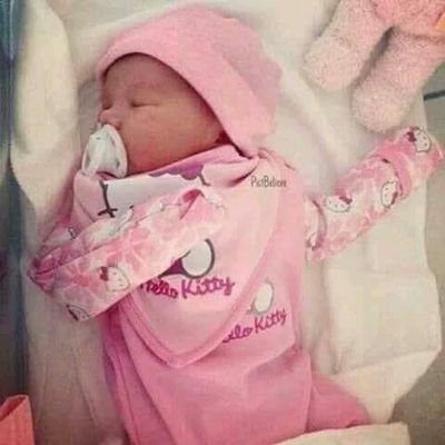 I'm baby girl captain swan baby pirate princess future dark one mommy @emma_swan3 daddy @hookedonmyswan