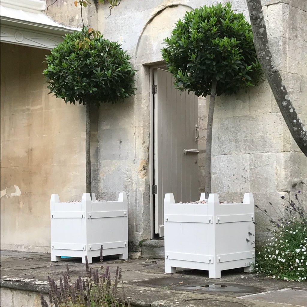 EST. 2004 “The Finest In British Outdoor Joinery” Why settle for just any Planter when you can have an Oxford Planter 👌#thegotocompanyforbespoke
