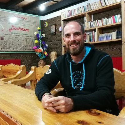Militante e investigador en DDHH. Especialista en migraciones, racismo, exclusión social, violencia política y social. Psicólogo y profesor universitario