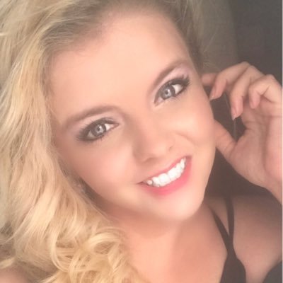 SydneyElleDaily's profile picture. I'm Sydney- A Full Time Poshmark & eBay store owner | Watch my YouTube videos for tips, shopping hauls, & more by 👇🏼clicking below! 👇🏼