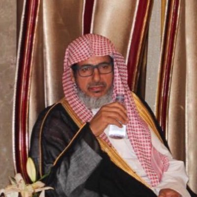 وكيل الجامعةللفروع،عميدالدراسات العليا،أستاذ تعليم العلوم بجامعة طيبة(سابقاً).لكل من يكتب في وسائل التواصل تذكر