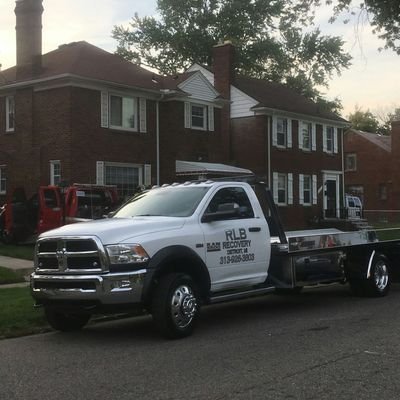 Local Detroit towing company,  general towing, theft Recovery, buyer of junk cars,truck,and vans,  313 926 3803