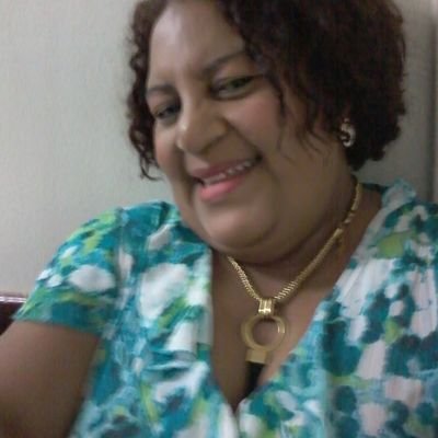 Maestra (ex-directora de la Escuela Villa Nazareth). Dirigente de la FP, jubilada por años en servicio cumplido, madre, temerosa de Dios.
