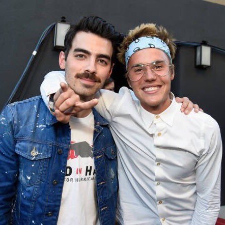 @DNCE @JOEJONAS @JUSTINBIEBER @OneDirection @Harry_Styles @oneruel บ้าผู้ชายมากกกก