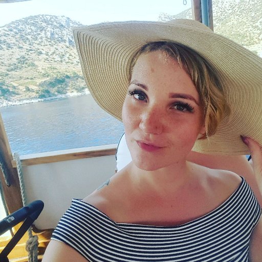 MimiVanDetta's profile picture. Bilingual family living the country life 🇫🇮🇸🇪 
👨‍👩‍👧‍👧🏡💍🐕🐈 w/@gunnarbergholm 
Linnéa & Sofia 💖
Office Manager @porlamminmeijeri