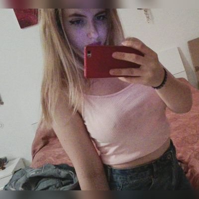 hellenx96's profile picture. ~