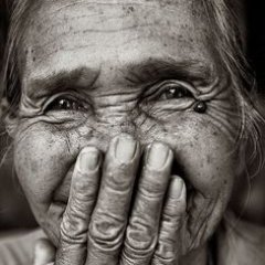 Aku bukan Panca. Aku bertebaran di muka bumi Tanah Melayu mencari rakyat yang mahu bercerita. Sebelum Tuhan memanggil biar aku tuli sdahulu cerita mu itu.