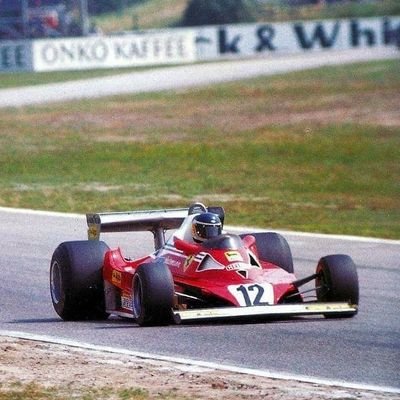 Padre de dos hermosos chicos, loco por la Formula 1 (Senna, Reutemann y Ferrari, por supuesto). Ando en bici. Trato de ser un buen tipo.