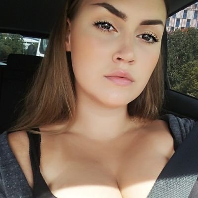 OddaICELAND's profile picture. Stuck on a rock in the middle of the atlantic.