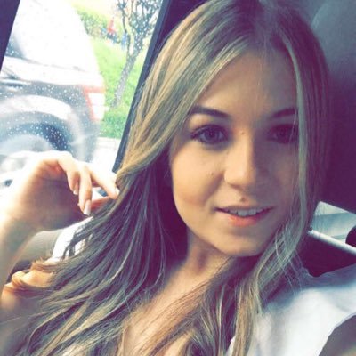 21_danicastro's profile picture. 