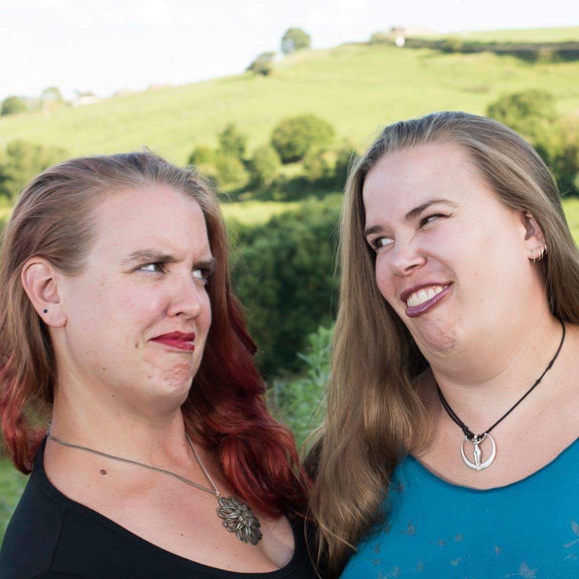 Comic and poignant musical duo based in Sheffield. Blending voices, fiddle and bouzouki, these girls know how to laugh!