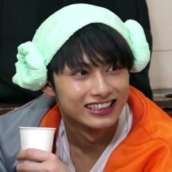 free follows from @jungodhui , follow my main account pls💞💞