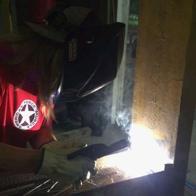 _hannahgalloway's profile picture. Spread p☮sitivity.