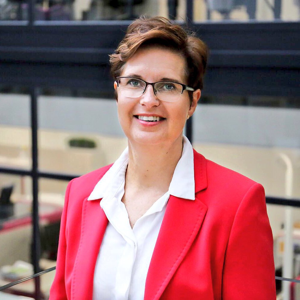 Maailman, politiikan ja yhteiskunnallisten ilmiöiden tutkailija. Myös kulttuuri kiinnostaa, museokortin ahkera käyttäjä. #ooppera #museot #kiertotalous #ilmasto