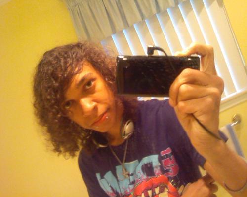 sneekyshadow2's profile picture. 