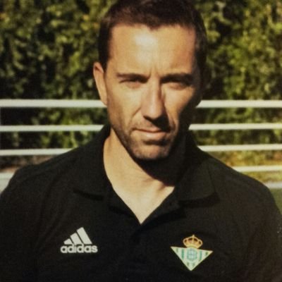 Entrenador de Fútbol Nacional Nivel III (UEFA PRO). Técnico Deportivo Superior. Admvo. Resp. calidad y Medio Ambiente. Cantera RBB