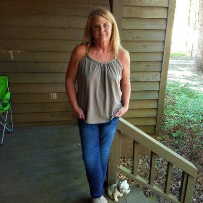 Profile Picture of Renee Dobbs (@rddobbs713) on Twitter