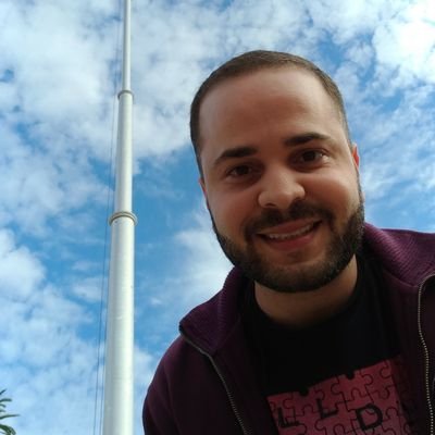 Enfermeiro e Administrador.
Filho, amigo, irmão...
Um realista esperançoso...