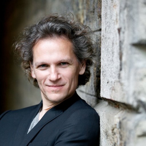 Fondateur de l'Orchestre Les Solistes Français, chef d'orchestre, violoniste et arrangeur