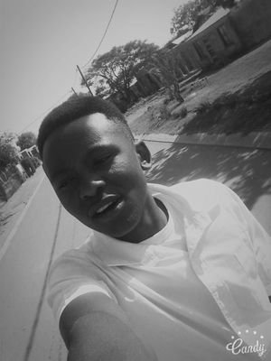 GEENT4's profile picture. Is love with selfies