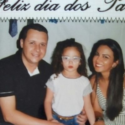 -Cirurgião Dentista.                   
especialista implante dentário(UNINGÁ).
especialista saúde familia(UFMS).