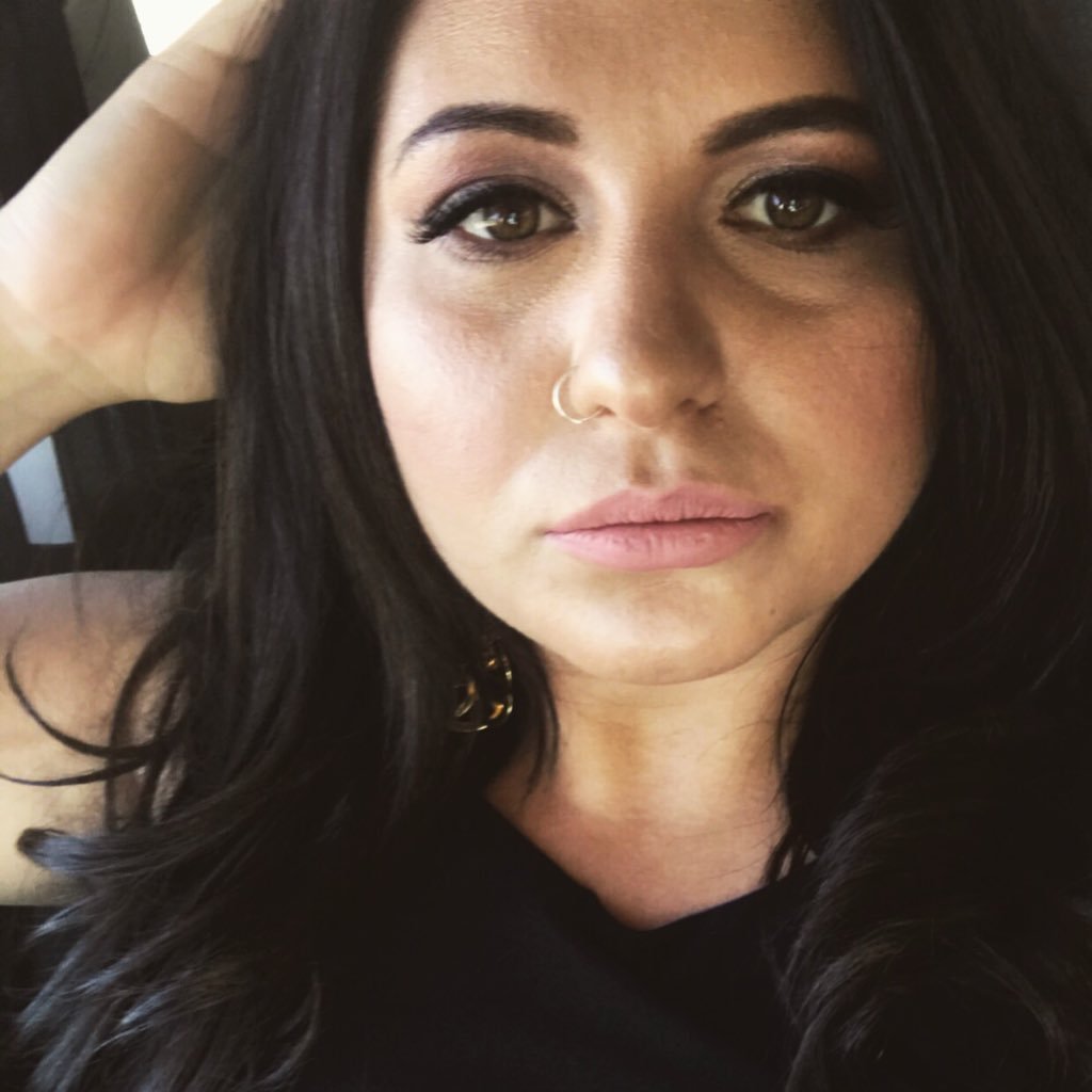 feellliii's profile picture. love you guys but... I dont belong here. Toss me a beach ✌️☀️