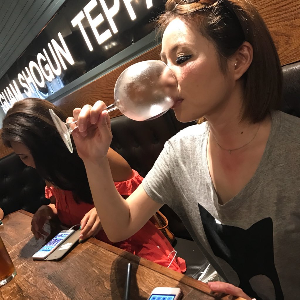 脱OL👩‍💼月の半分はグアムでバカンス🚀🚀残りの半分はニートw夜にちょっとだけお仕事して稼いでるよん🦆無言フォロー失礼します😭