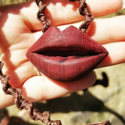 Official account of WhittleMeLips! Portland based handmade whittled wooden lips jewelry company.