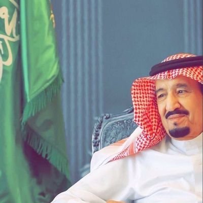 دون الوطن خمسة وعشرين مليون
غير الحرس والجيش والداخلية
شعب وقيادة عن بلادي يذودون
بالثوب قبل البدله العسكرية