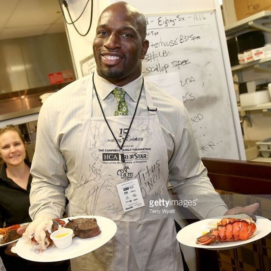 Where my huggers at!? Hugged da boss once! Master Chef at #TitusCatering, Smart dude and anti bullying Superstar (low key hypocrite / phony) #HuggerBrand