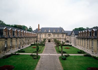 Je suis un château royal qui veut retrouver sa grandeur.🤗 #renaissance
#ordonance #Dumas