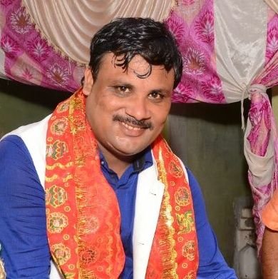 यूँ ही छोटी सी बात पर
ताल्लुक़ात बिगड़ जाते हैँ
मुद्दा होता है सही क्या है
और लोग सही कौन पर उलझ जाते हैँ