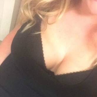 horny male, wife joins me sometimes!!21+ she's bi.. we both love women. dm always open. 🇨🇦45m and 36f