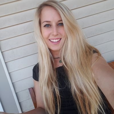 chels_bels11's profile picture. I've got one hand in my pocket & the other one is givin the peace sign.