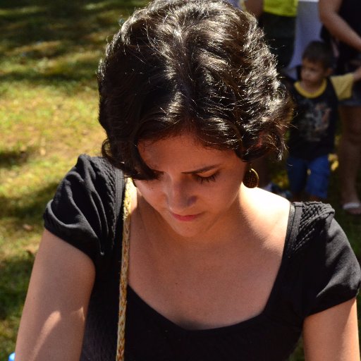 Casi nunca quieta y siempre akãchara | Pasera esteña de sasõ ha mborayhu mbarete.