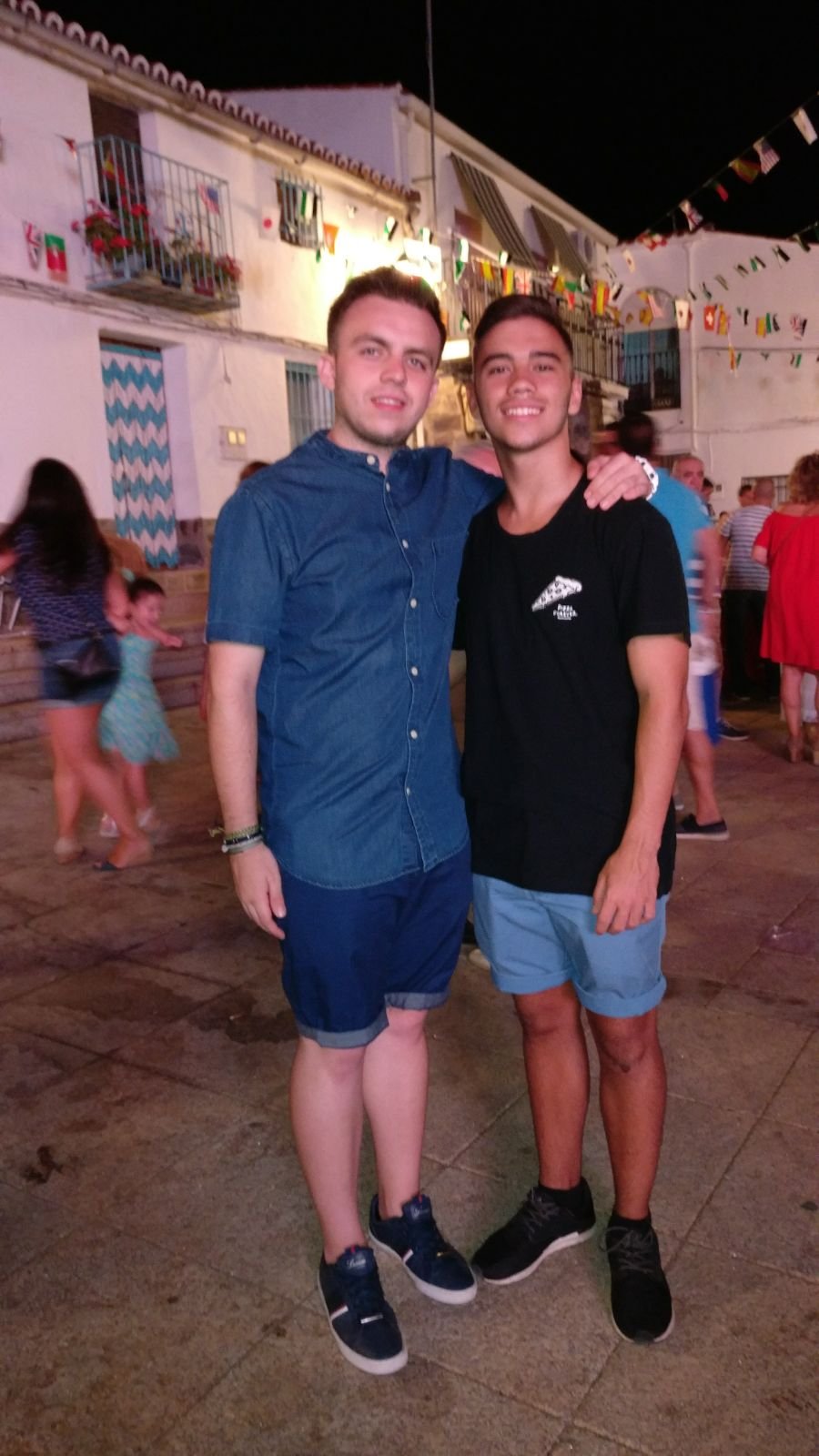 fernv_99's profile picture. 