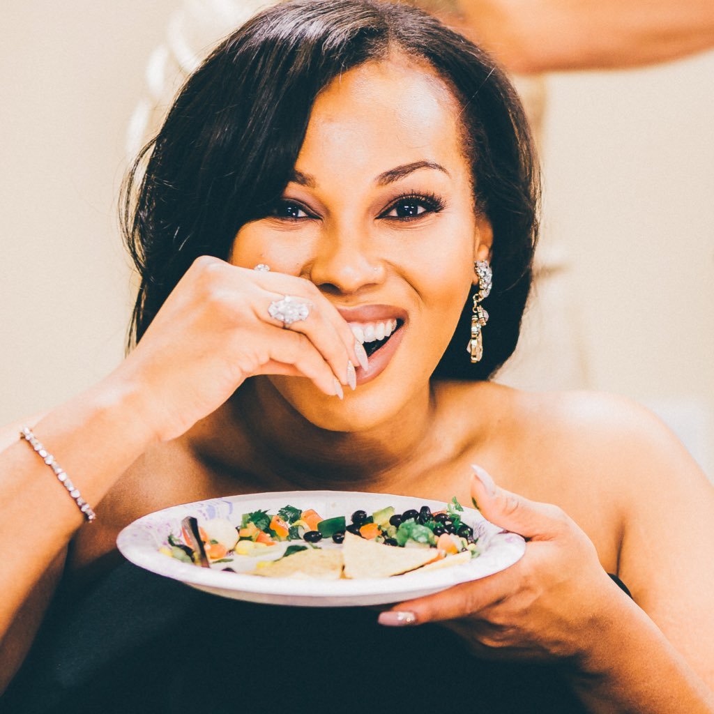 OhHeyGenae's profile picture. Sit Crooked Talk Straight. Born and Raised In SD 🤎💛Let’s go Pads!! ⚾️Instagram :ohheygenae