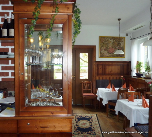 Gasthaus mit regional-mediterraner Kueche, grosser Sonnenterrasse und Hotelzimmern