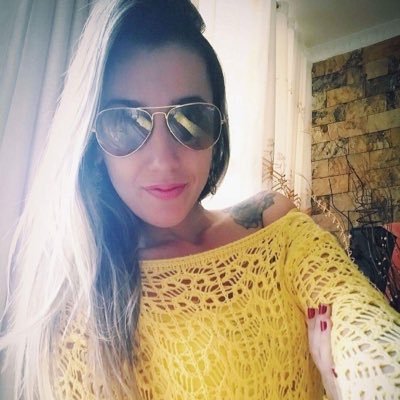 veuve,mère de 1❤️ travaille dans la Bibliothèque du lycée de Namur pas engagé politiquement mais cultivé en politique