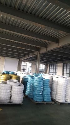 我的名字叫Mary 来自中国,我现担任清河县御程汽车零部件有限公司销售部经理,我公司主营拉线,软管,护套,钢丝绳及各种机车配件