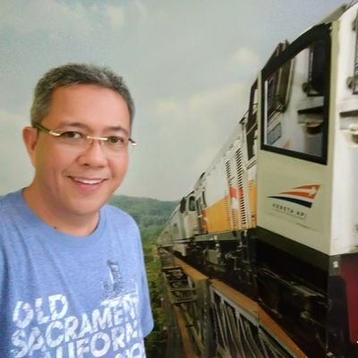 tua dan mati pasti . menjadi dewasa adalah pilihan . jiwa muda selalu terus membara