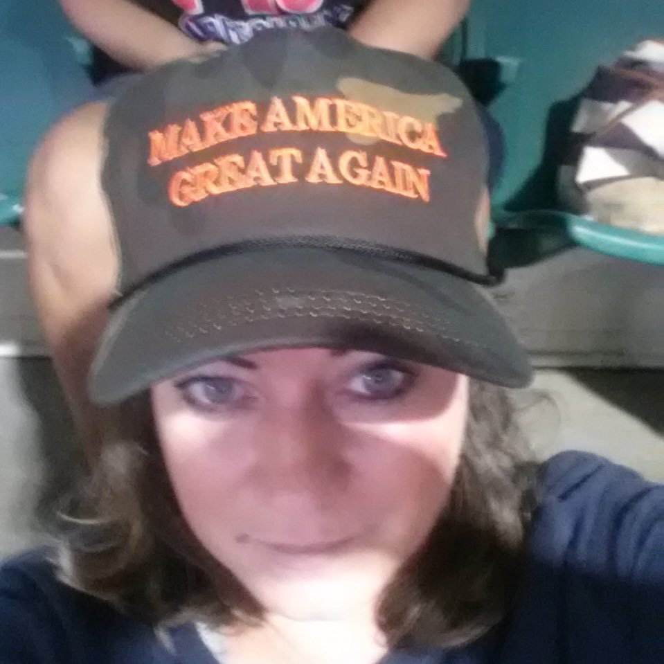 Trump supporter!MAGA!Blue Lives Matter👮🏻♂️Support our Veterans 🇺🇸EMT/First Responders🚑🚓Trump rally was awesome! Drain the swamp🐍