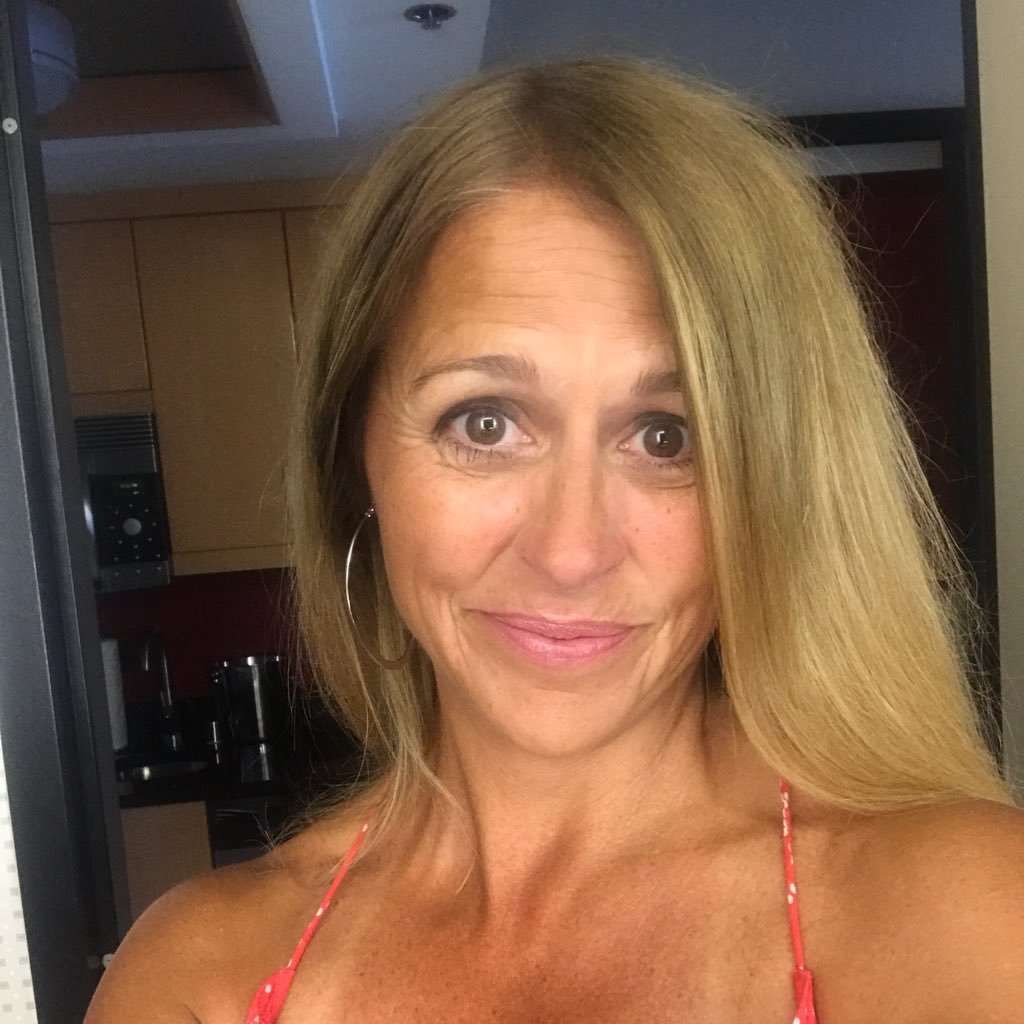Mom of 3 kids 15, 13, 12 trade show professional for 3M, Traveler. Active.
