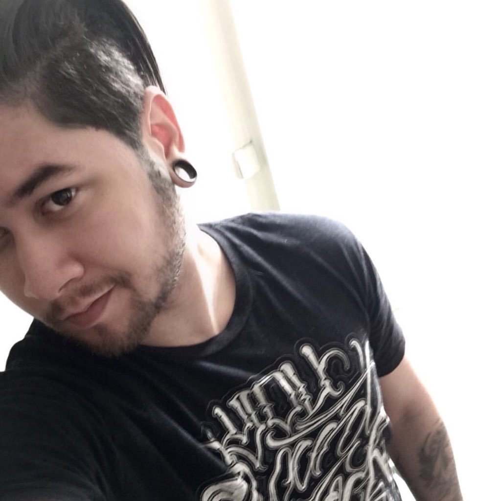 •🇫🇷(Lille, FR) •Dark Trash Realism •Hardcore Guitarist •People Are Strange•