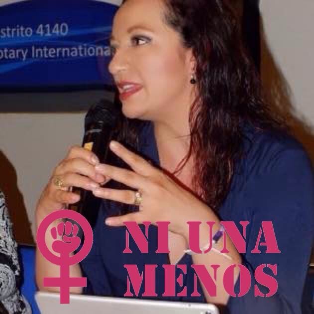 Amante en un mundo de consoladores. Prefiero amar con pasión, aunque siempre muero en cada intento.
Mi reino por un café, un tinto, letras y música.