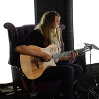 Nora Bite(@guitarbee35) 's Twitter Profile Photo