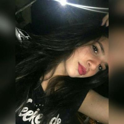 Ela sonhava com o paraíso e por isso ele existia.🌼