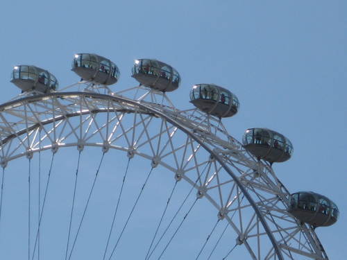 Travel journalist with an unhealthy London obsession