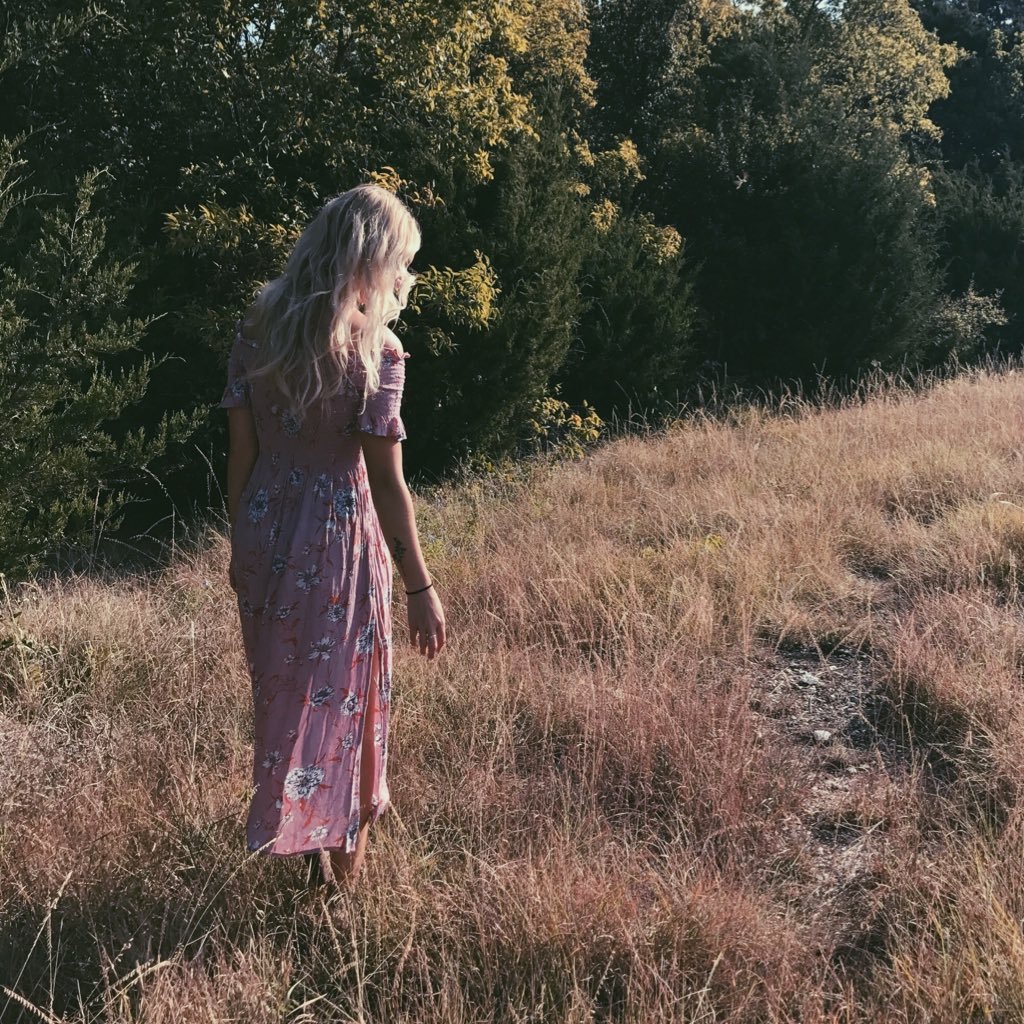 amandaglasscock's profile picture. Over-planning kills magic ✨