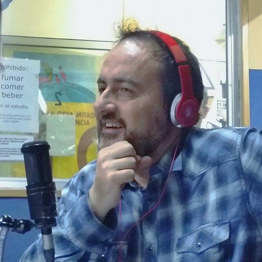 Periodista, economista y aprendiz de actor. Un vallisoletano apasionado por el mundo de la radio y el teatro. Locutor en Radio Enlace y Butaca VIP